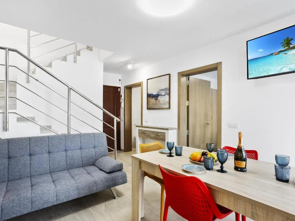 Apartament Golden Holidays, Heated Pool, Air Con, Internet, Parking Costa Adeje  Costa Adeje (Tenerife)