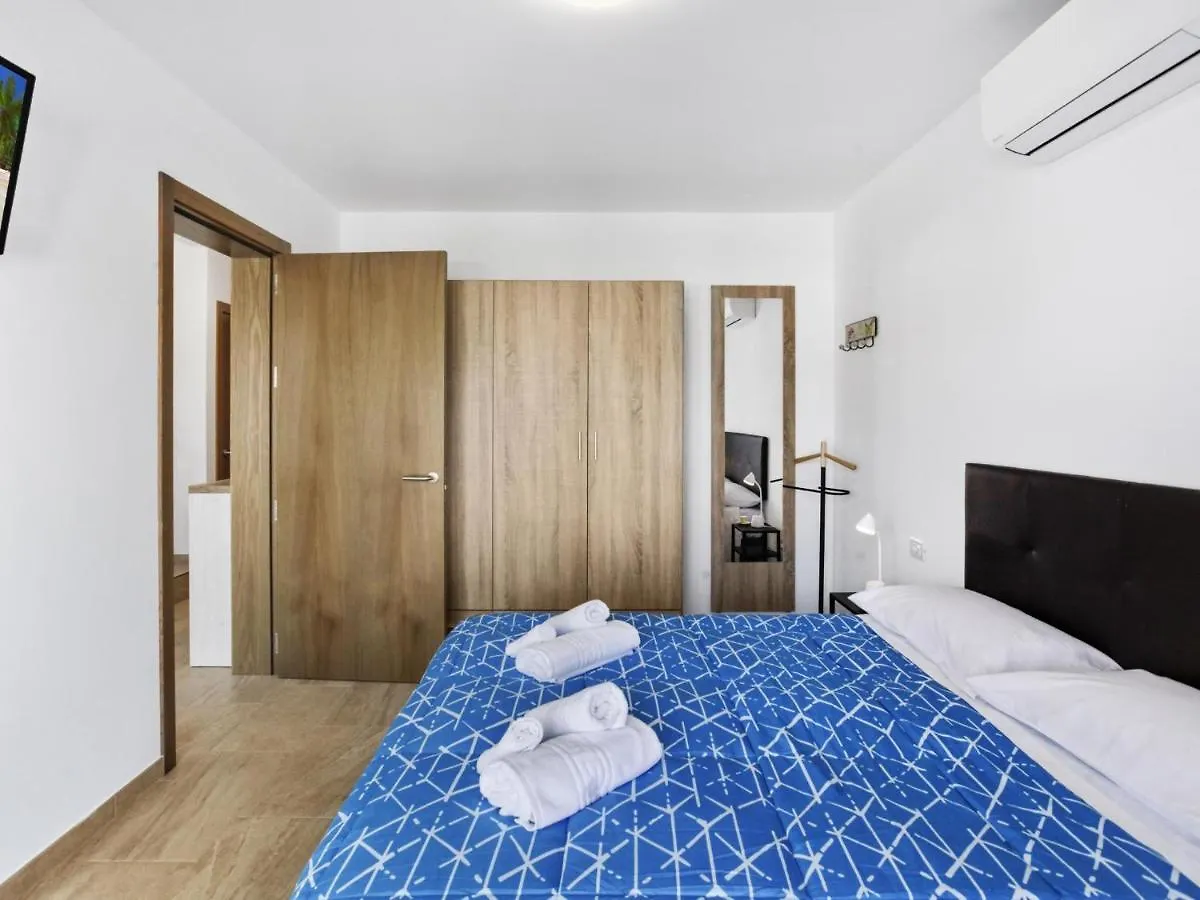 公寓 阿德耶Golden Holidays, Heated Pool, Air Con, Internet, Parking公寓